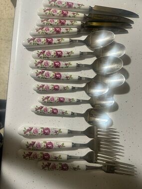 Floral Ceramic Handle Flatware Set in White and Pink